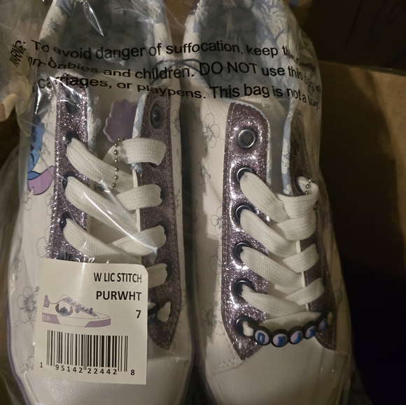 Lilo and stitch tennis shoes - Picture 4 of 5